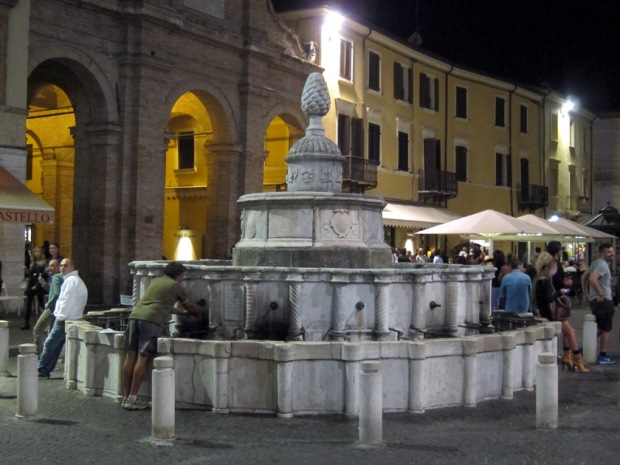 Pigna Fountain, Rimini